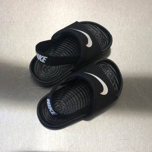 Baby toddler Nike slides sz6 like NEW